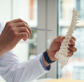 Tratamiento médico para prevenir fracturas en pacientes con osteoporosis